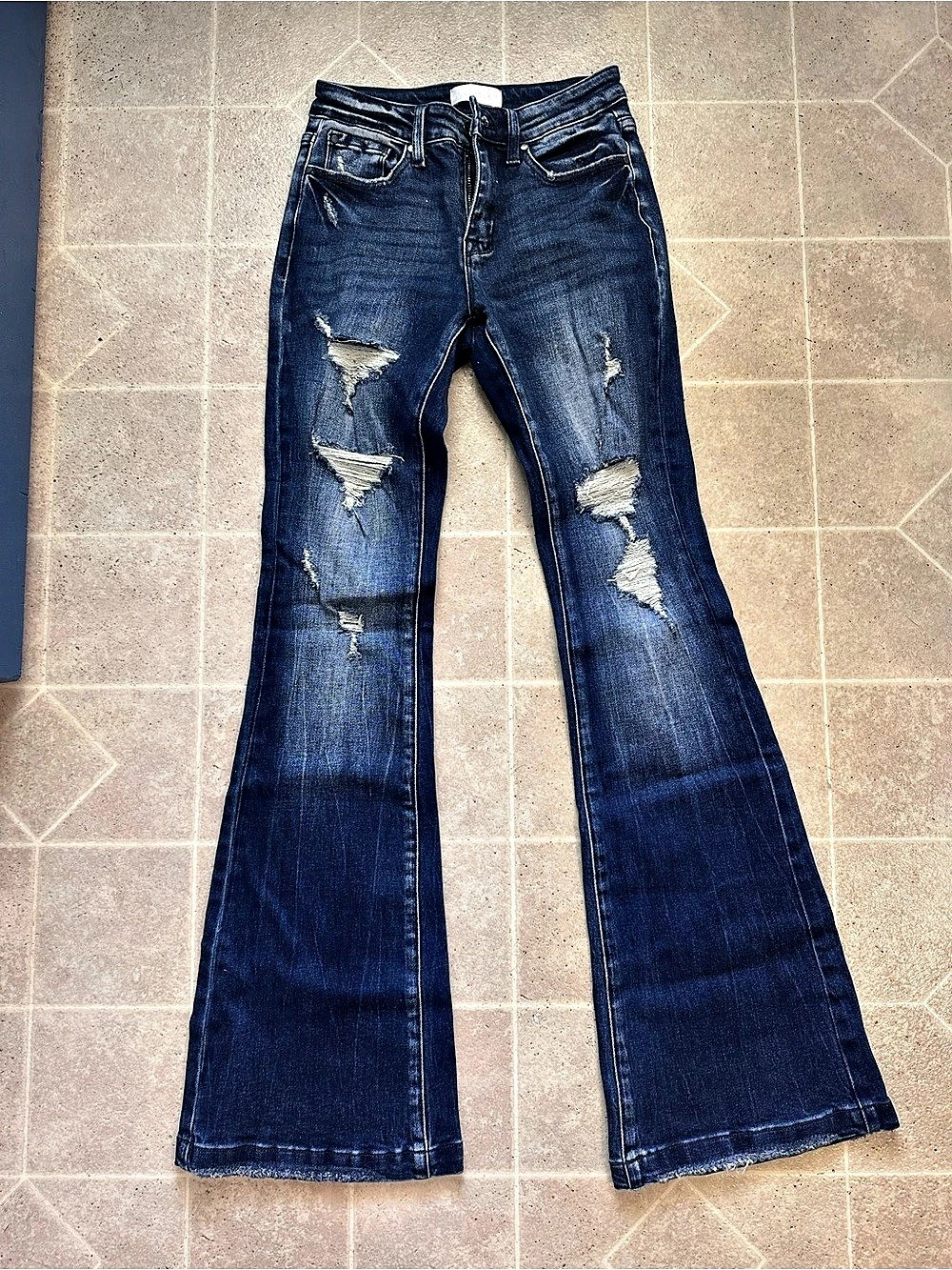 ✨LONG Petra Distressed Flare Jeans Waist 3/25✨